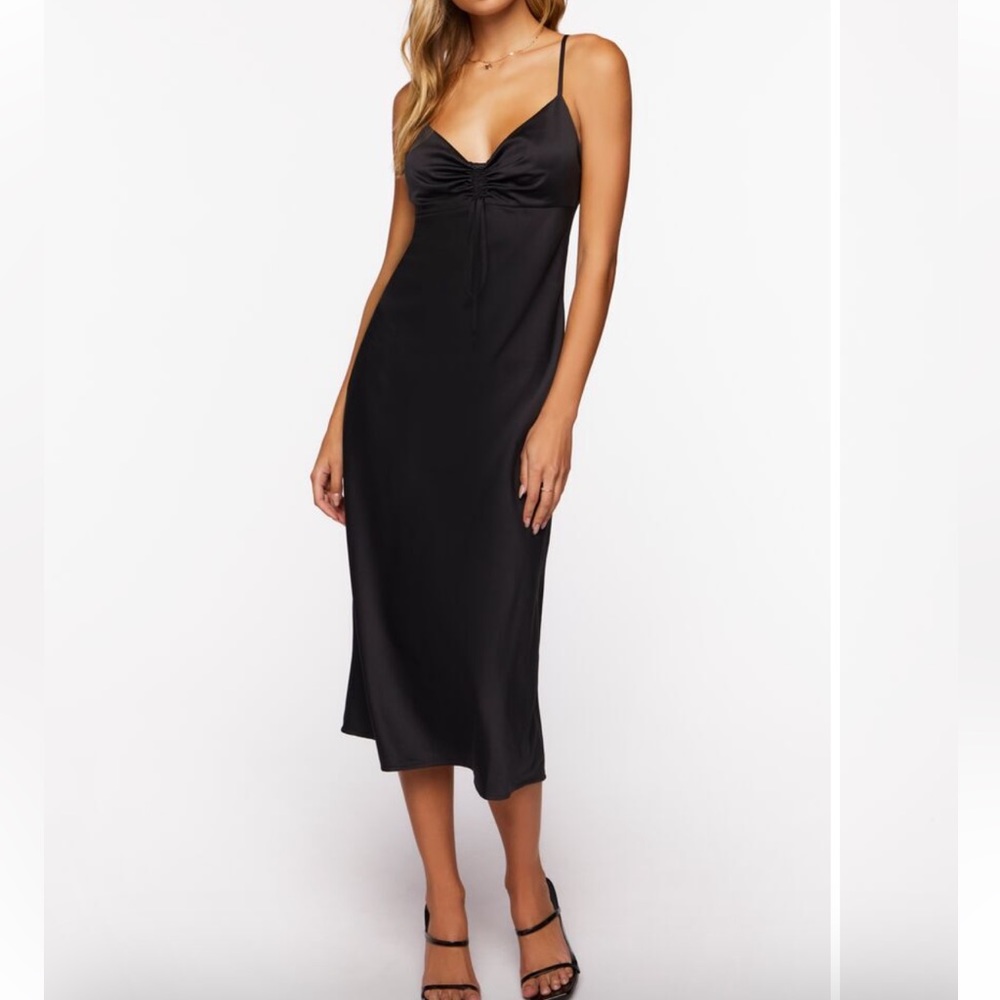 NWT! Forever 21 Satin Ruched Cami Dress in Black - M